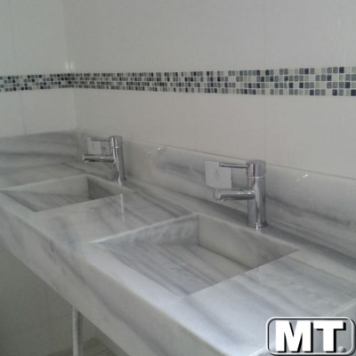 Lavatório em Branco Comum Cuba Esculpida